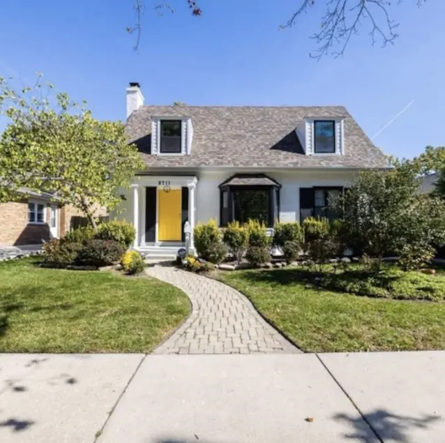 Luxe Haus of Love—Renovated 1938 Cape Cod —Heated FLRS - Image 1
