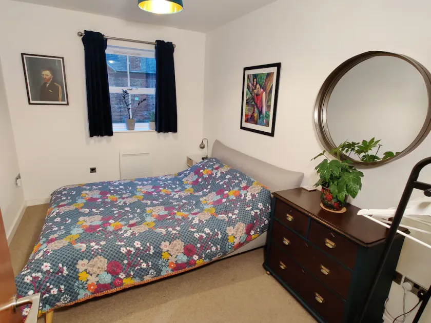 YARM centre apartment with free parking. - Image 1