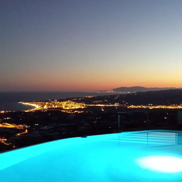 Lyxvilla för 8 personer med infinitypool och panoramautsikt över havet - Image 1