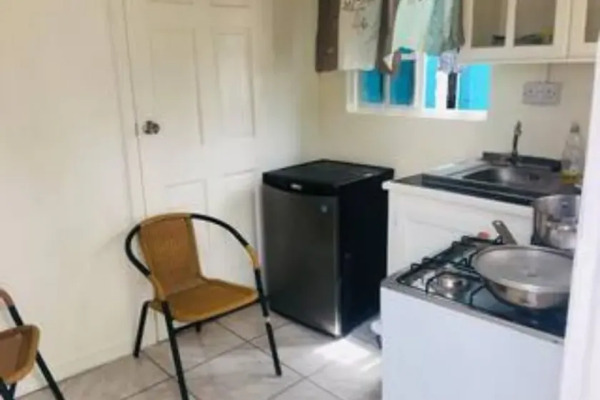Family styled Apartments/Guest House - 5 minutes walk from the beach. - Image 1