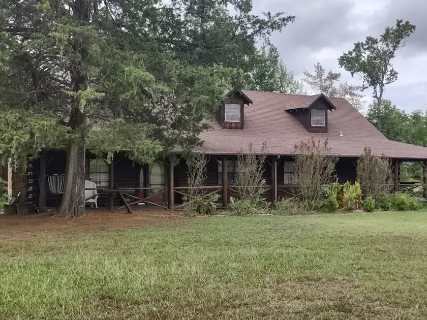 Log cabin East Texas near Barnwell and Lake of the Pines - Image 1