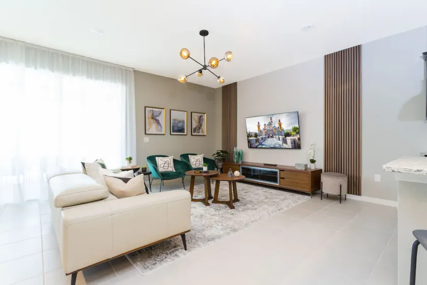 Modern House 10 bed/8 bath w/private pool/game room - Image 1