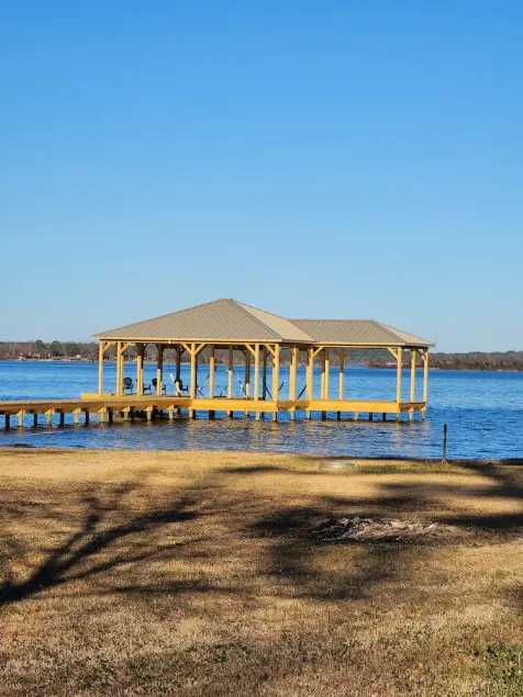 Lake Palestine Lakefront, Dock, Deck. 3 bd 2bt Large yard, Beautiful Sunrises - Image 1