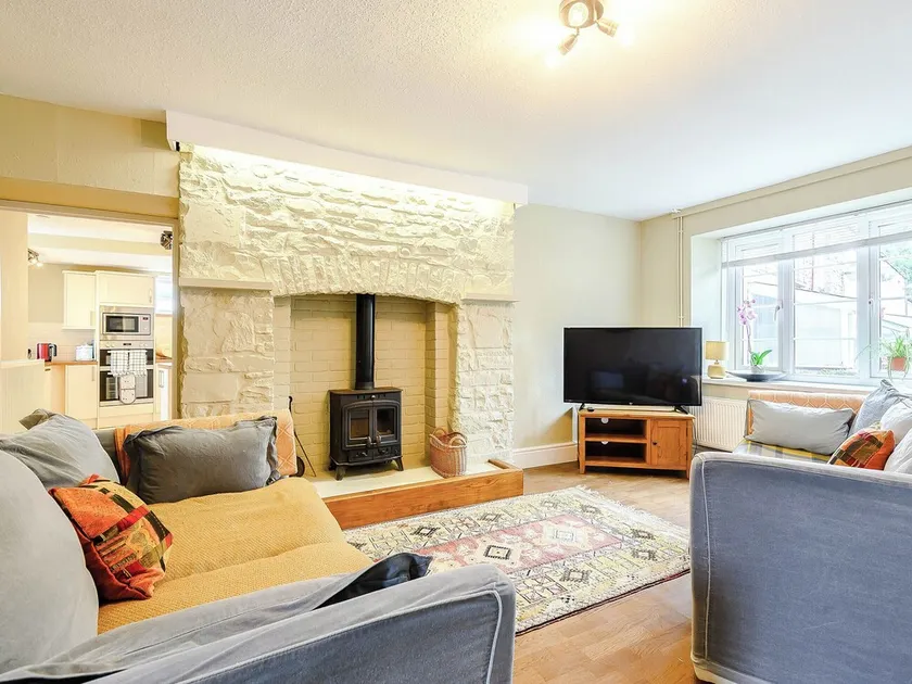 Beautiful large end terraced property in the lovely village of Talybont On Usk. - Image 1