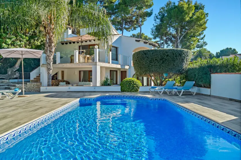 En unik 3 soveværelser, 3 badeværelser Villa med privat pool i Moraira - Image 1