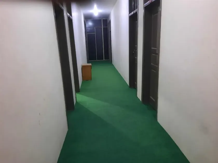 Sada Bahar Inn Hotel - Image 1