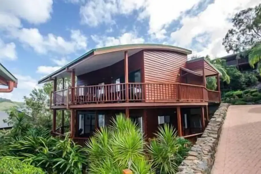 Casuarina Cove 1 on Hamilton Island by HamoRent - Image 1