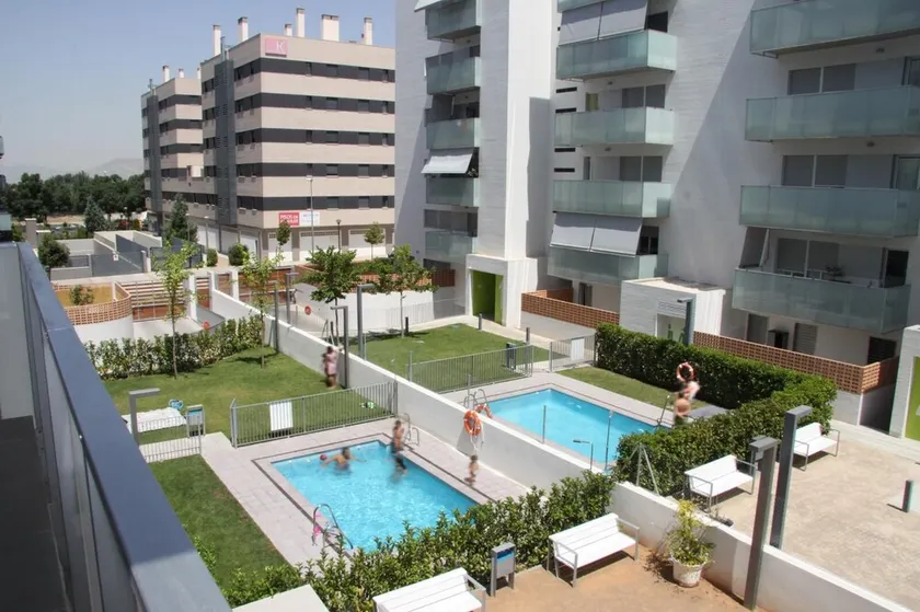 Appartement premium avec terrasse et piscine - Forum des Sciences Grenade - Image 1