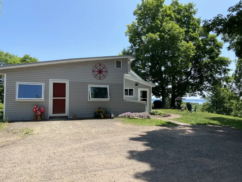 Home with a beautiful view of Lake Superior and Madeline Island - Image 1