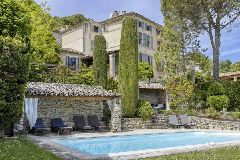 La Maison Sambuc – Lacoste – Swimming pool and view - Image 1