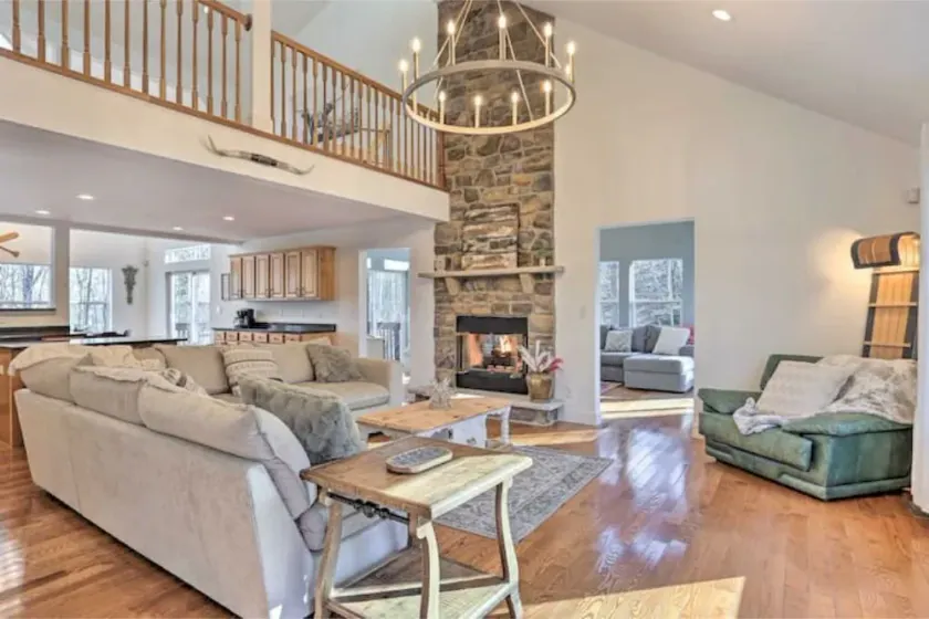 Huge 5BR Cabin Retreat With Game Room & Nature Views - Image 1