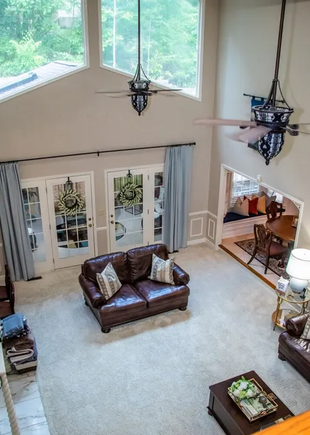 Beautiful Lakefront View with FULLY EQUIPPED HOME GYM!! Only 8.6 mi from the UA! - Image 1