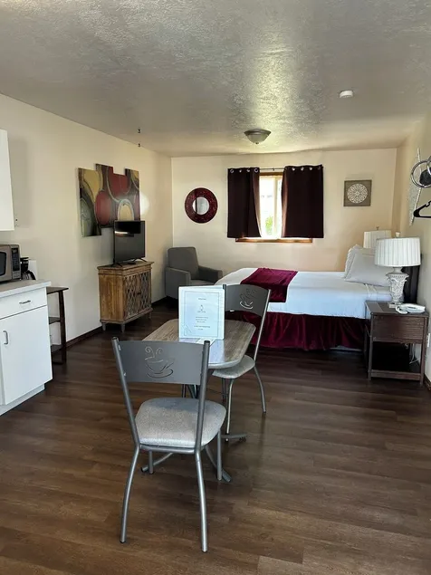 Suite 33 - Queen Suite W/ Walk-In Shower - Image 1