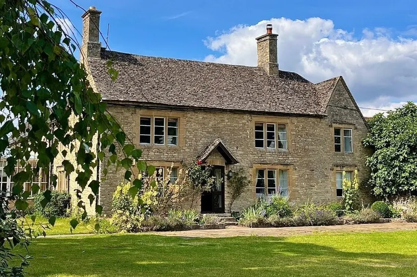 Listed Farmhouse on the edge of the Cotswolds - Image 1