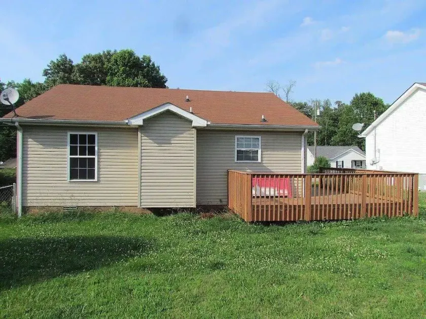 Beautiful cul-de-sac home with a fenced in yard! - Image 1
