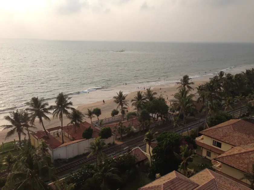 WAKEUP OR LOOKOUT TO THE SEA VIEW IN THIS AIRCON ALL MODCON APARTMENT - Image 1