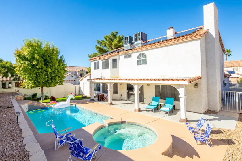 Luxurious & Cozy ⛱SUNNY PRIVATE Pool★PETS ALLOWED★PVT Yard★Arcade Game Room - Image 1