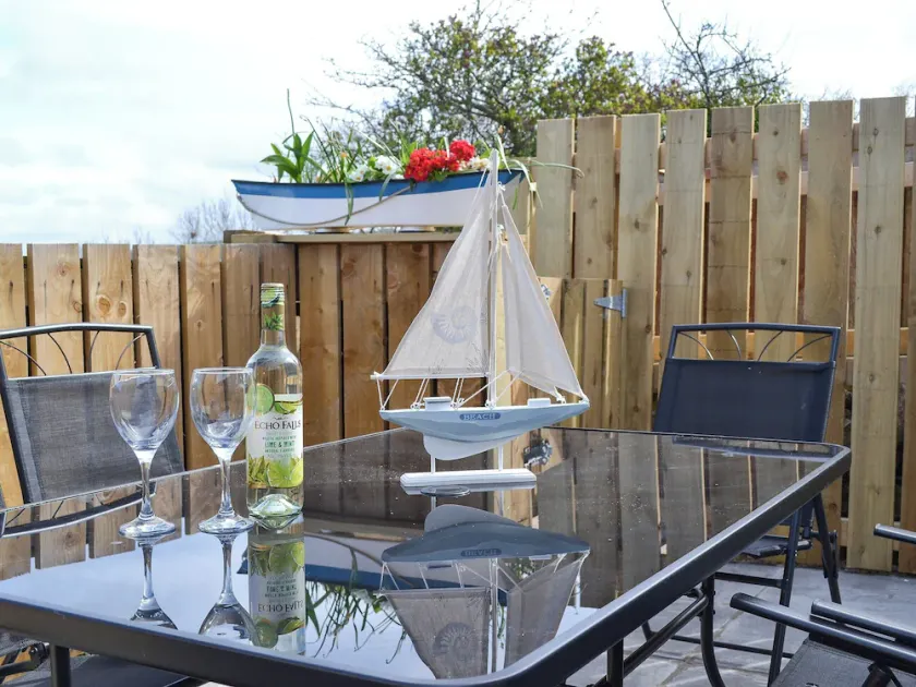 3 bedroom accommodation in New Quay - Image 1