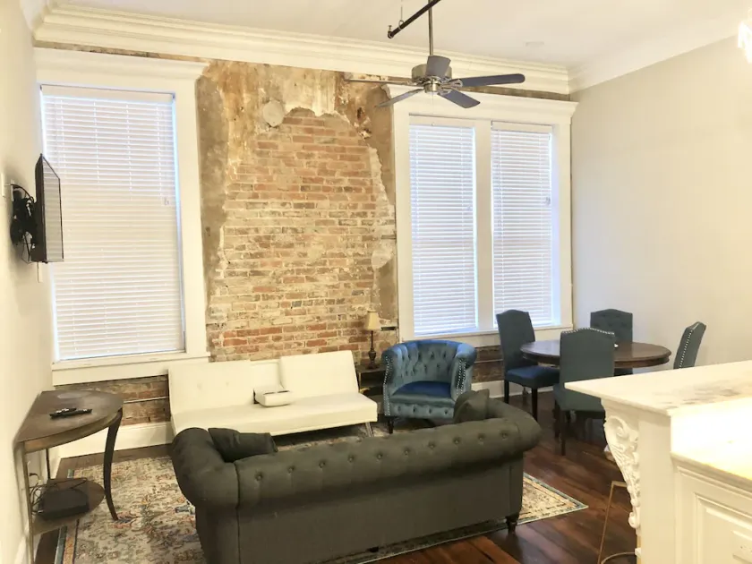 Historic downtown apartment - Image 1