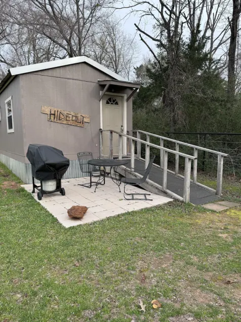The Hideout<br>Less than 5 minutes from Lake Palestine. Seventy five a nt.  - Image 1