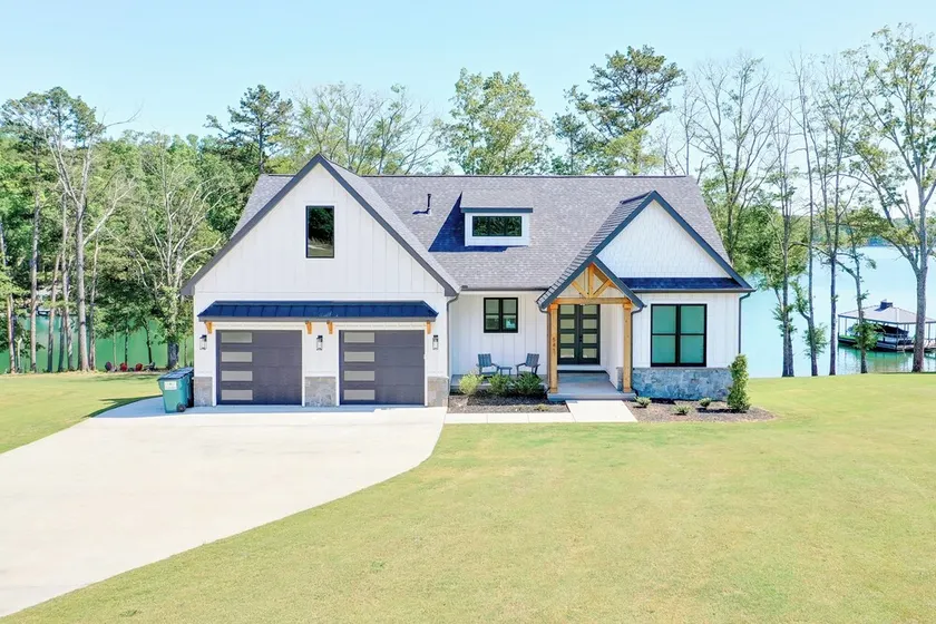 Brand New 6BR/6BA Luxury Home, 20 min to Clemson. Flat lot/firepit/pool table! - Image 1