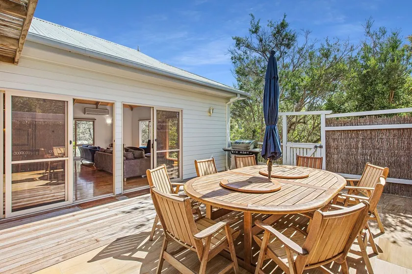 Portsea family home, Games room, Expansive deck (sleeps 8) - Image 1