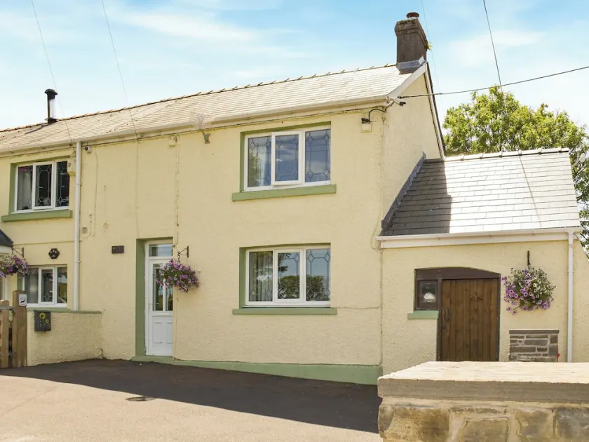 2 værelses bolig i Llandyfan, Ammanford - Image 1
