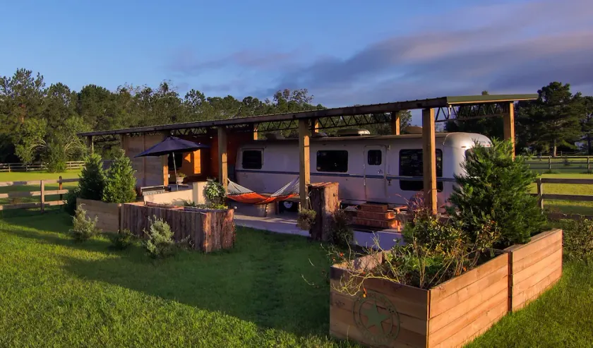 Silver Star Glamping at its best ! Huge 30ft Airstream with everything and more - Image 1