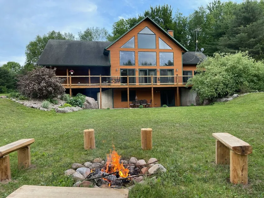 Cozy Log Cabin - Nature Escape - 5 acres - Image 1
