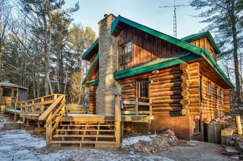 Big Log Cabin Home right in town of Buckhorn - Image 1