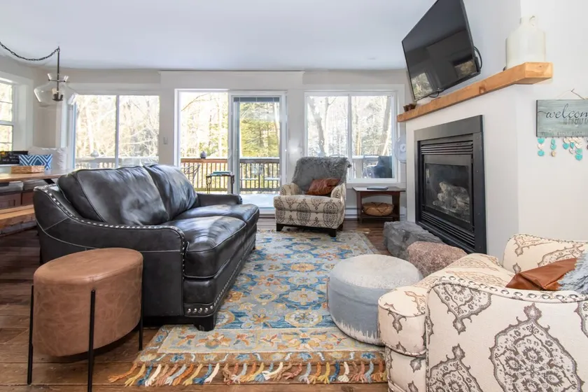 Serene Creekside Escape: Your perfect Hideout Year-Round - Image 1