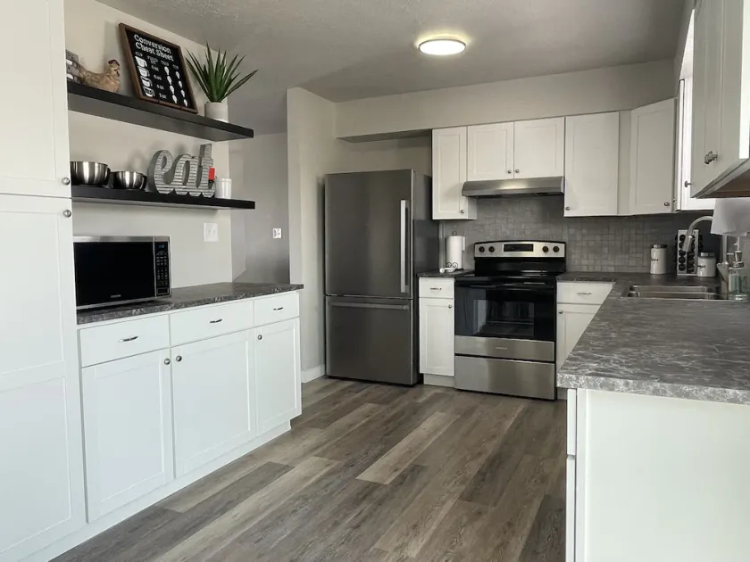 Ray's Place - Image 1