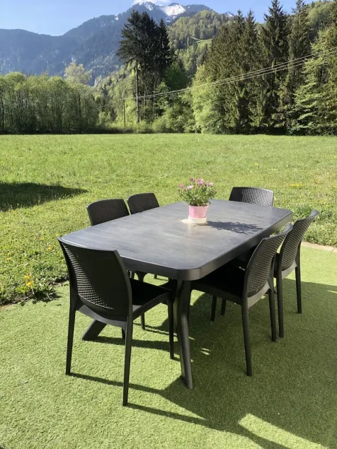 Large, cosy studio with indoor and outdoor pool and bicycles 10 minutes' walk from the village  - Image 1