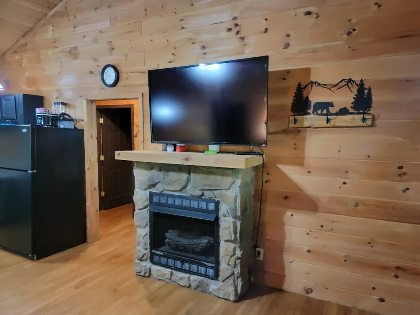 Black Bear Cabin, private and secluded! - Image 1