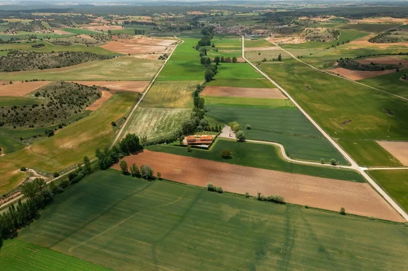 Magnificent Finca in natural space with all services - Image 1