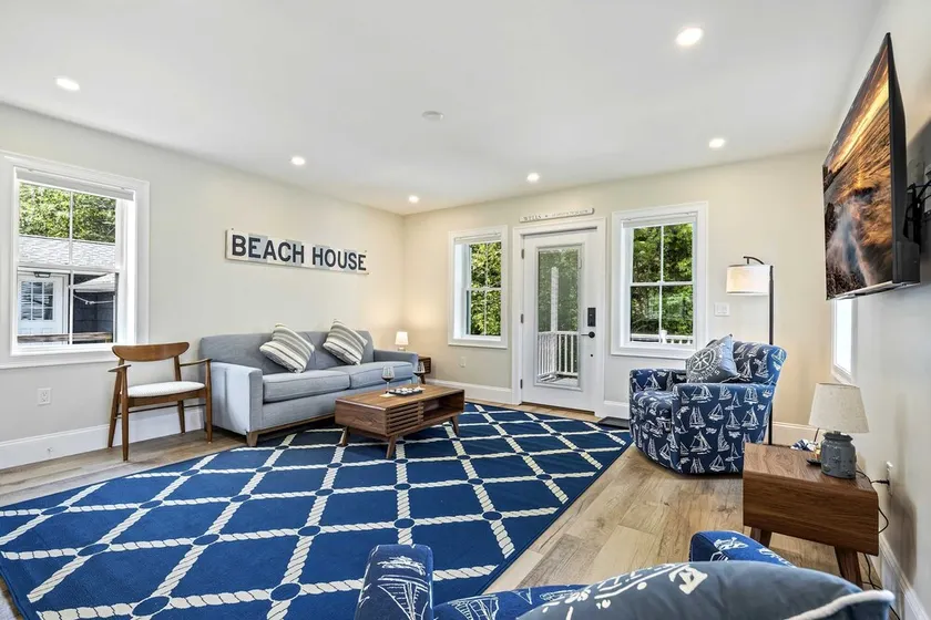 Bourne By The Beach Beautiful Home for 6 Near Shops and the Shore - Image 1