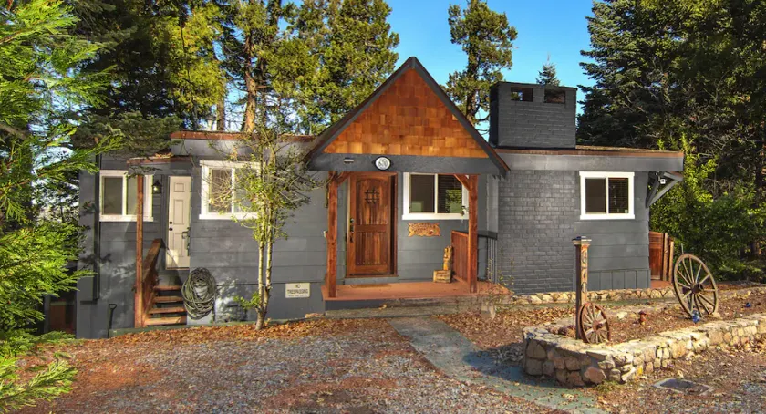 Lakeview Cabin Retreat - Image 1