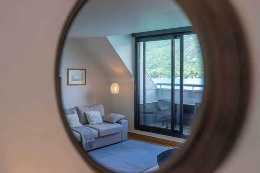 Balcon sur le lac charmant T3 avec vue spectaculaire - Image 1