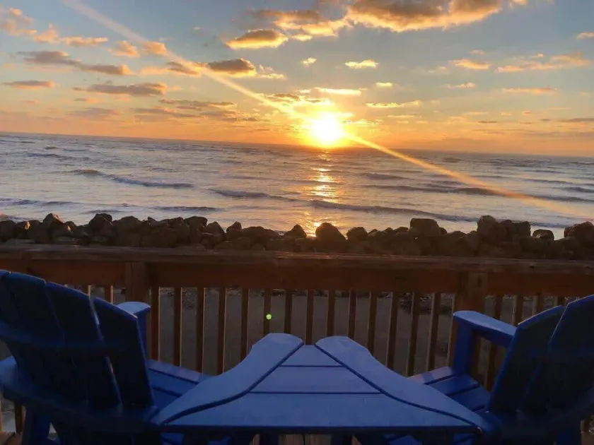 Waterfront Retreat - About the View? Home's 4 You! - Image 1