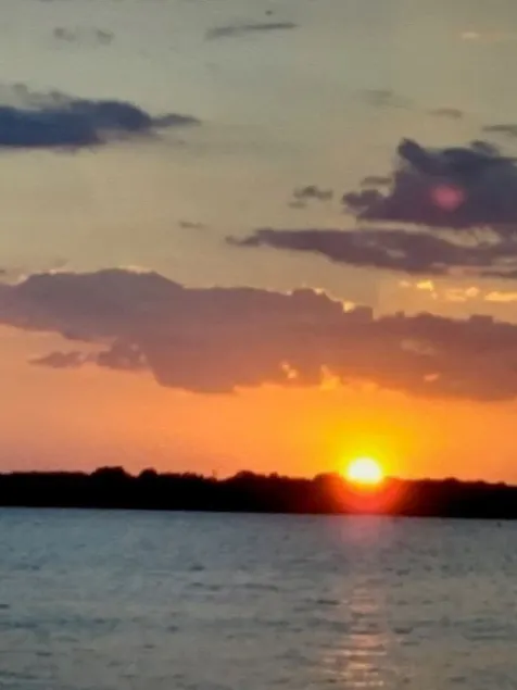 Relaxing Waterfront, newly remodeled, home w/hot tub! - Image 1