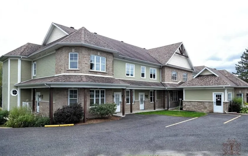 Le Champlain 101 Duplex avec Piscine by Alchalet - Image 1