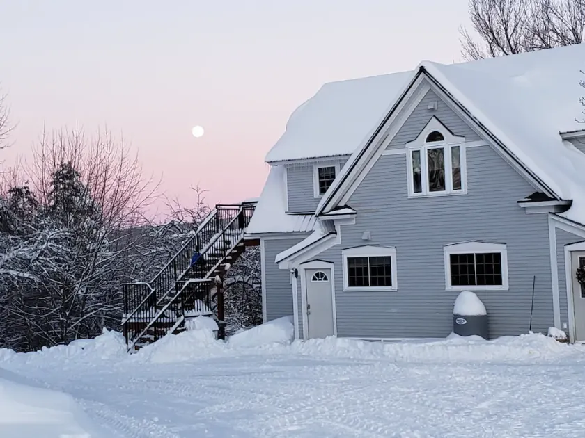 Private Country House with History, Wi-Fi, Jetted Tub, 5 BR - Image 1