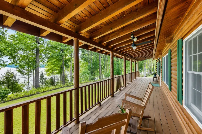 Relaxing lakeside cabin with private dock, firepit, boat ramp and water access - Image 1