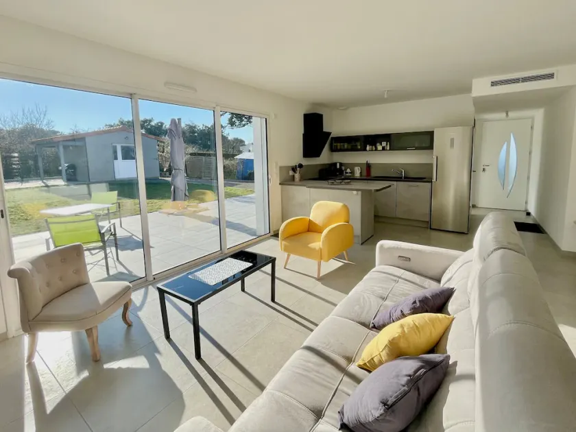 Maison familiale récente avec jardin, plage et commerces à pied, 6 couchages, WIFI, parking privatif - FR-1-231-297 - Image 1