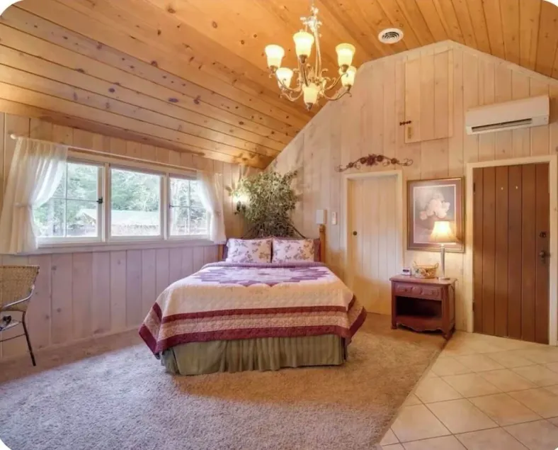Cozy Historic Cabin Near Hiking - Image 1