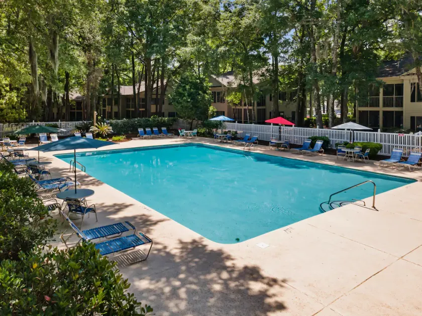 Fore Your Pleasure! Pet-friendly, Ground Level on Golf Course with Pool!! - Image 1