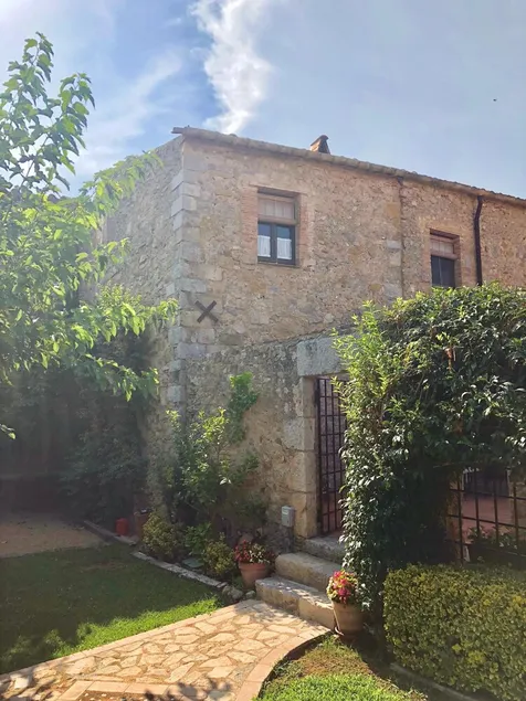 Ulla, Alt Emporda: Semesterhus i en lugn liten historisk by. - Image 1