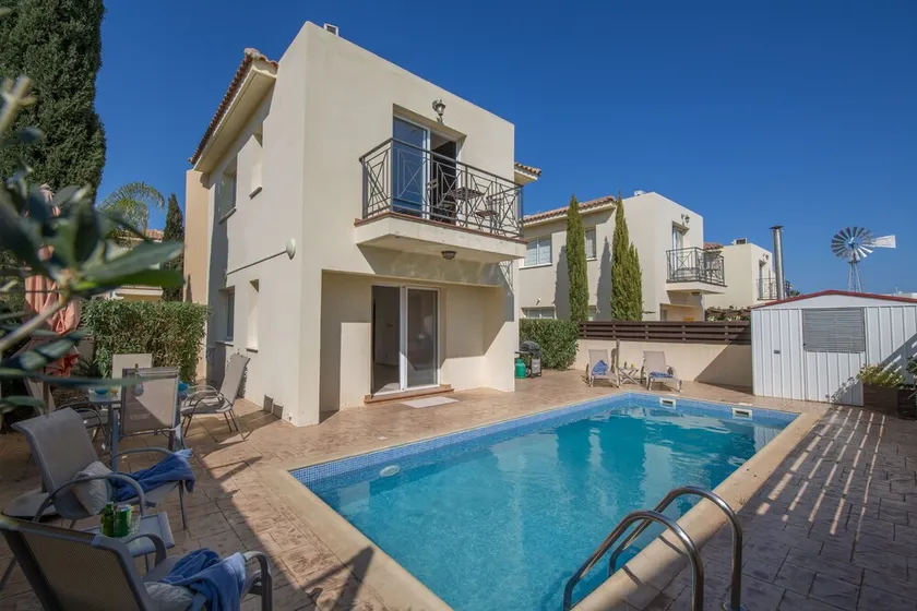 Villa Carly, Villa Pernera 3BDR moderna con piscina, muy cerca de la playa - Image 1
