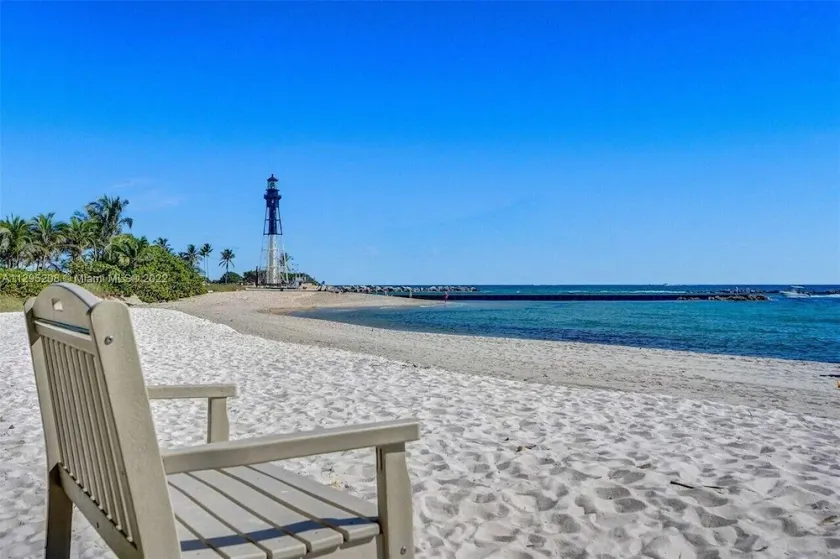 Private Beach 1 block away! Family sized condo with amazing patio - Image 1