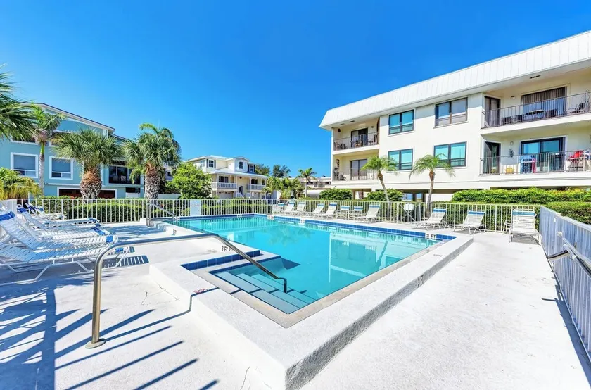 Beach Waves-Private Beach Access-Heated Pool-Two Balconies-Free Wi-Fi - Image 1